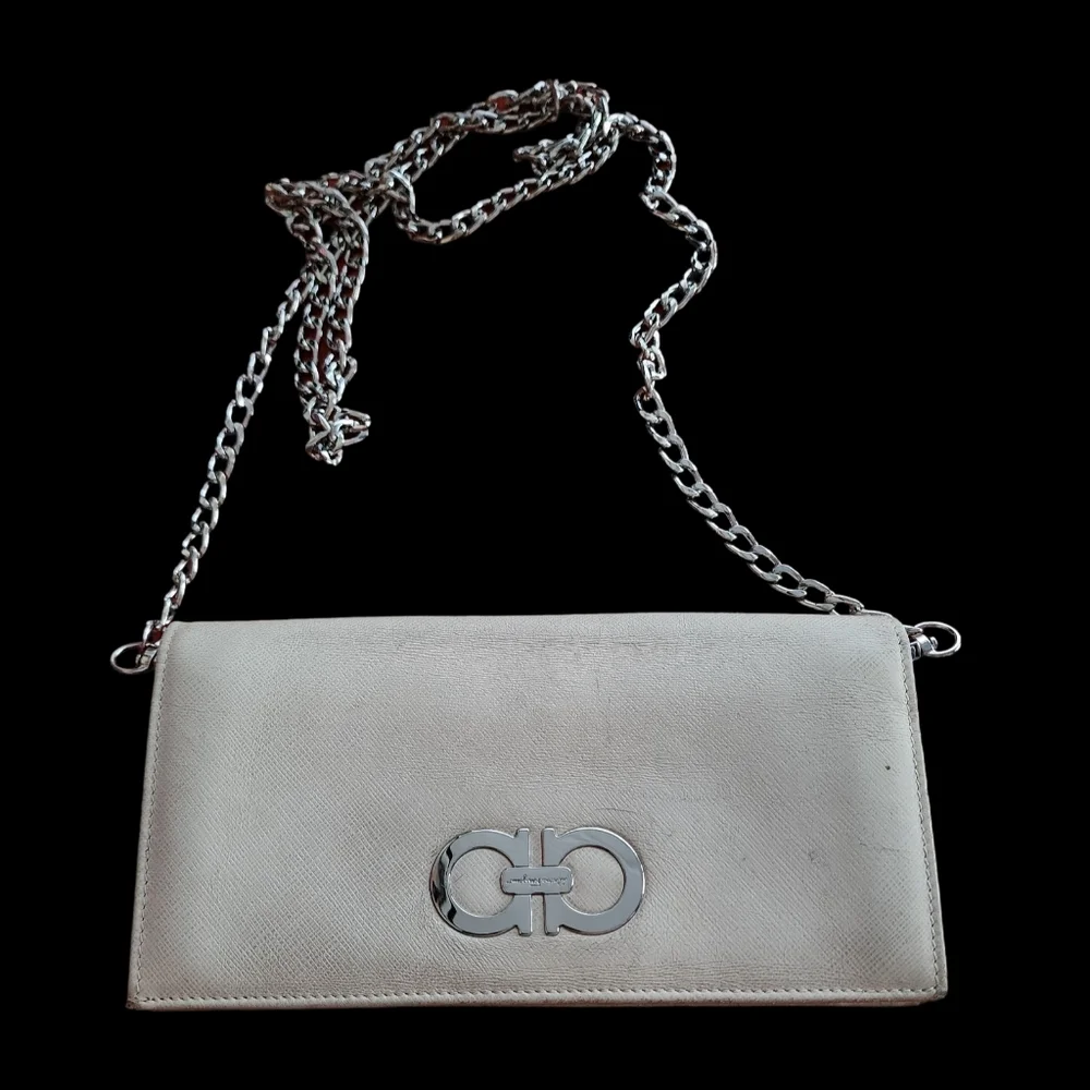 Vintage Salvatore Ferragamo Cream White Leather Wallet - Picture 10 of 10